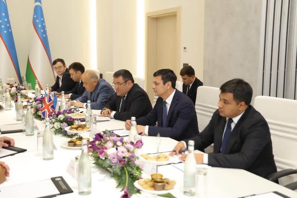 BAslanbayli's tweet photo. As part of the “Oil and Gas of Uzbekistan” International Exhibition and Conference, SOCAR and bp held joint meetings with Jurabek Mirzamakhmudov, Minister of Energy of the Republic of Uzbekistan, and Sanginov Abdugani, Chairman of the Board of Uzbekneftegaz. https://t.co/jl0yLMsGK2