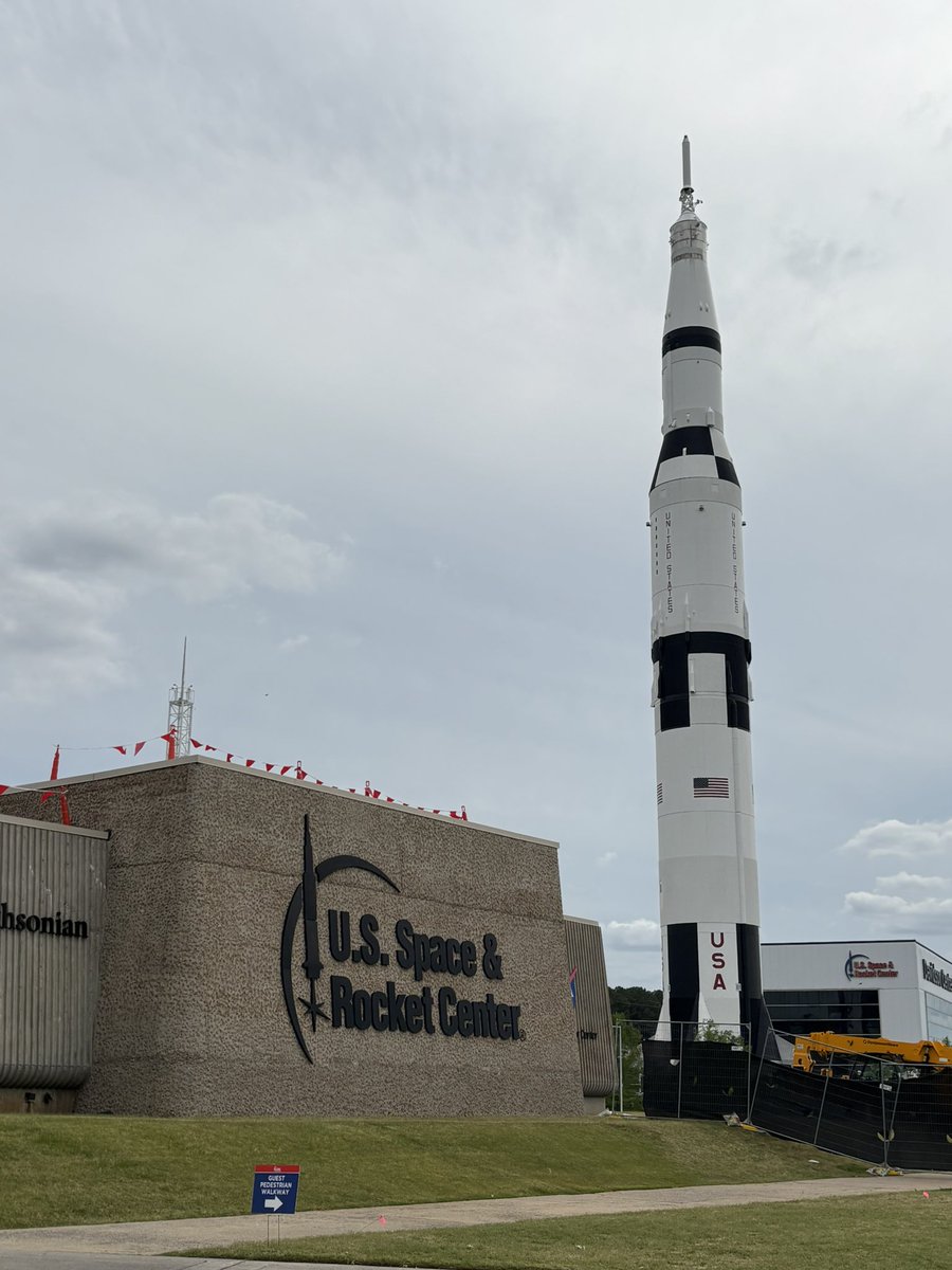 移動日の初日は、閉館直前のビジターセンターに寄りました。 スペース