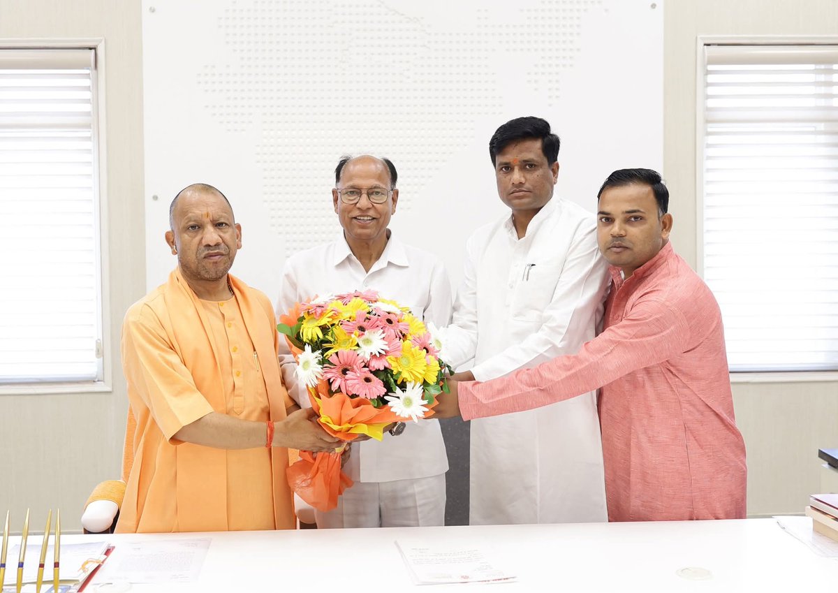 vedpal_patel's tweet photo. आज लखनऊ में माननीय विधायक डॉo एमपी आर्य जी के साथ उत्तर प्रदेश के यशस्वी मुख्यमंत्री योगी आदित्यनाथ जी से शिष्टाचार भेंट हुई
@myogioffice
@myogiadityanath https://t.co/GGAHASp0Ay