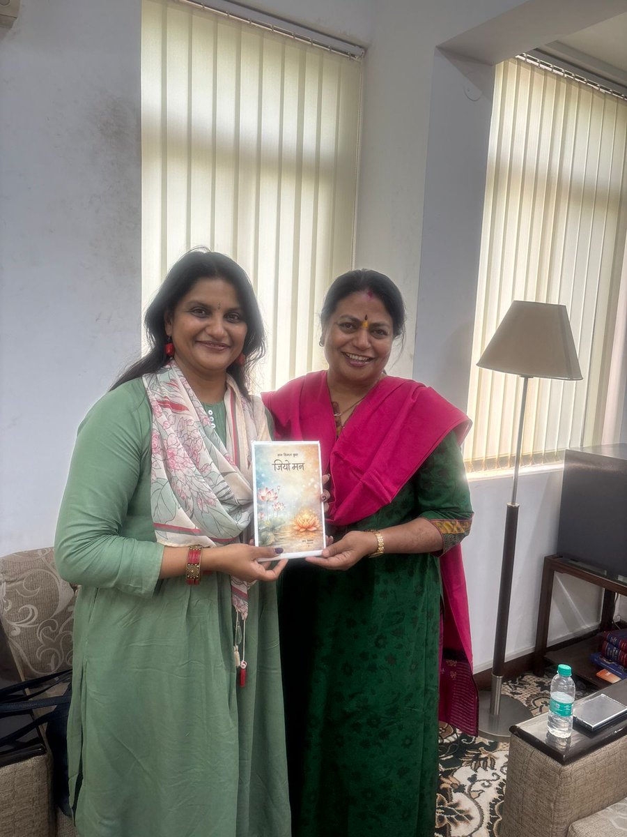 vimshine's tweet photo. Met three unique individuals today: Rajalakshmiji from All India Radio, whose insightful conversations on women’s empowerment & life in general, continue to inspire;  Dr.Danishji from Mumbai, who shared profound thoughts on literature & the timeless works of Munshi Premchand; & Mrunmayee Bhajak, an anchor, writer & artist I have had the privilege to collaborate with for over eight years. Bound together by affection and respect, these diverse encounters turned an ordinary day into a truly beautiful experience....