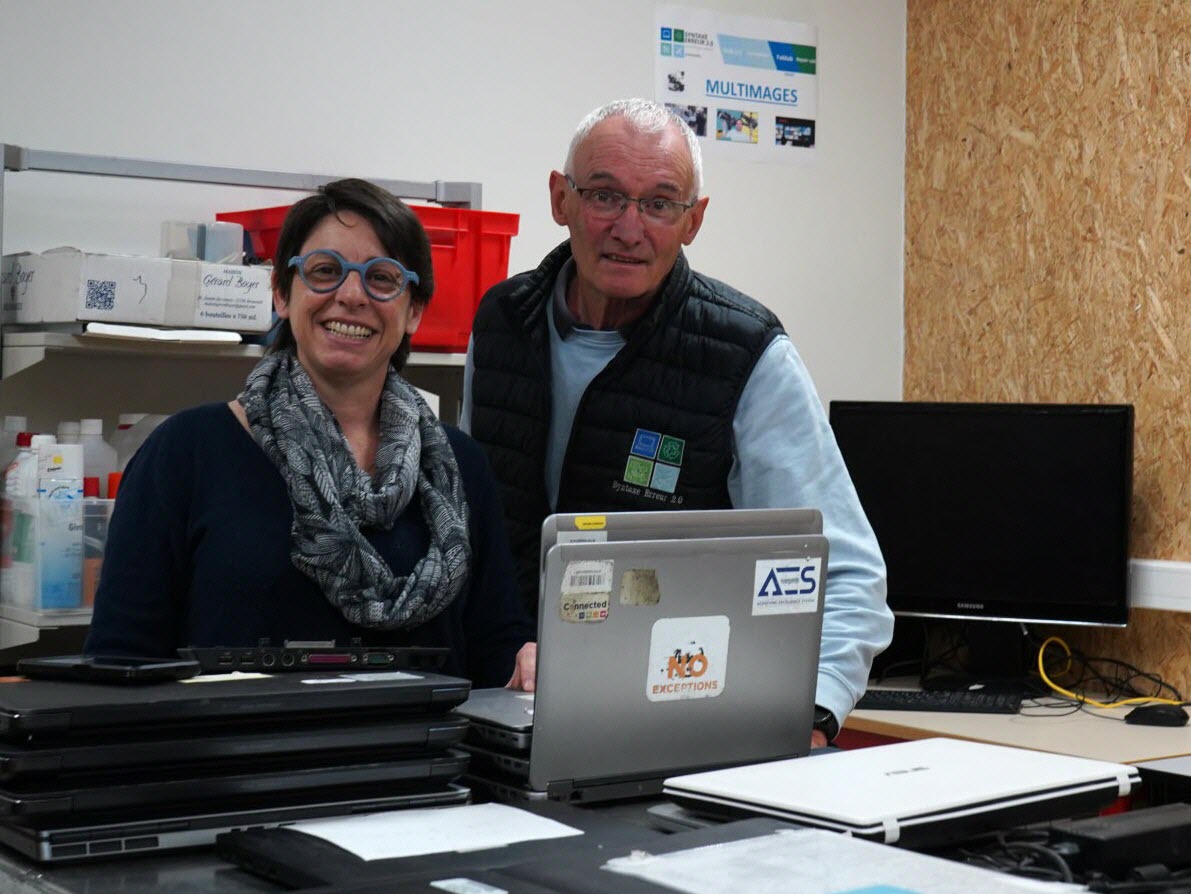 caf71_actus's tweet photo. La Caf est un partenaire de longue date de Syntaxe Erreur 2.0 : ordinateurs, écrans, téléphones, tablettes, serveurs,... sont régulièrement collectés et remis à l'association gueugnonnaise.
👉https://t.co/gcVTqz7B7R https://t.co/zjgKc3cWow