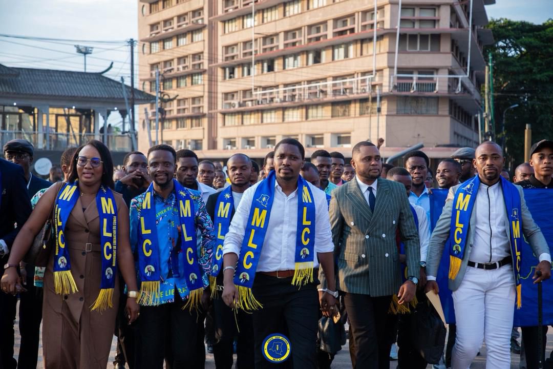 kakese_leon's tweet photo. #RDC La jeunesse du Mouvement de Libération du Congo (MLC) a été conviée, ce 3 mai 2026, à une réunion stratégique tenue au siège national du parti à Kinshasa.

- Sous la conduite de l’Honorable Bolokole M @BolokoleM, Président de la Ligue des jeunes, assisté de la Vice‑présidente Grace Maboti, deux axes majeurs ont été développés :
• Engagement politique de la jeunesse, appelé à se traduire par une mobilisation accrue et une responsabilité citoyenne affirmée.
• Discipline militante, considérée comme le socle indispensable au respect des valeurs et à la cohésion interne du parti.

Les responsables ont insisté sur la nécessité de conjuguer dynamisme et rigueur afin de consolider l’action de la jeunesse au sein du MLC.