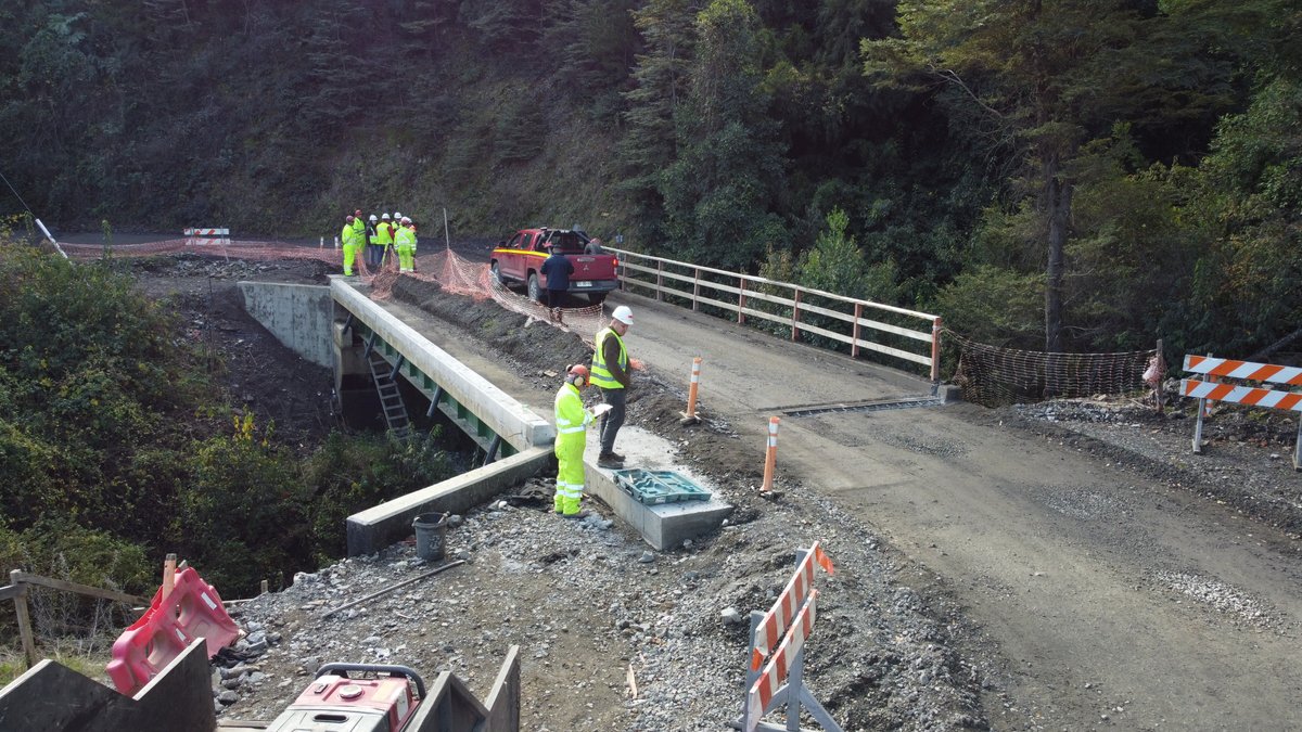 MOPBiobio's tweet photo. ¡A paso firme! Más de un 66% de avance registra la pavimentación de la ruta Ralco-Palmucho en #AltoBiobio. 
El proyecto, que abarca 24 kilómetros de longitud y una inversión de $9 mil millones, beneficia directamente a las comunidades Pehuenches de la zona cordillerana. https://t.co/mB88P7DeCf