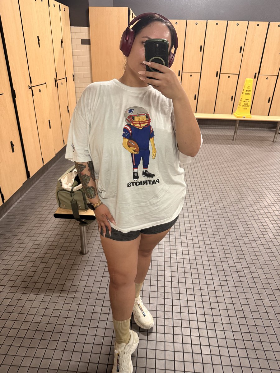 big miss steak 💅 tweet media