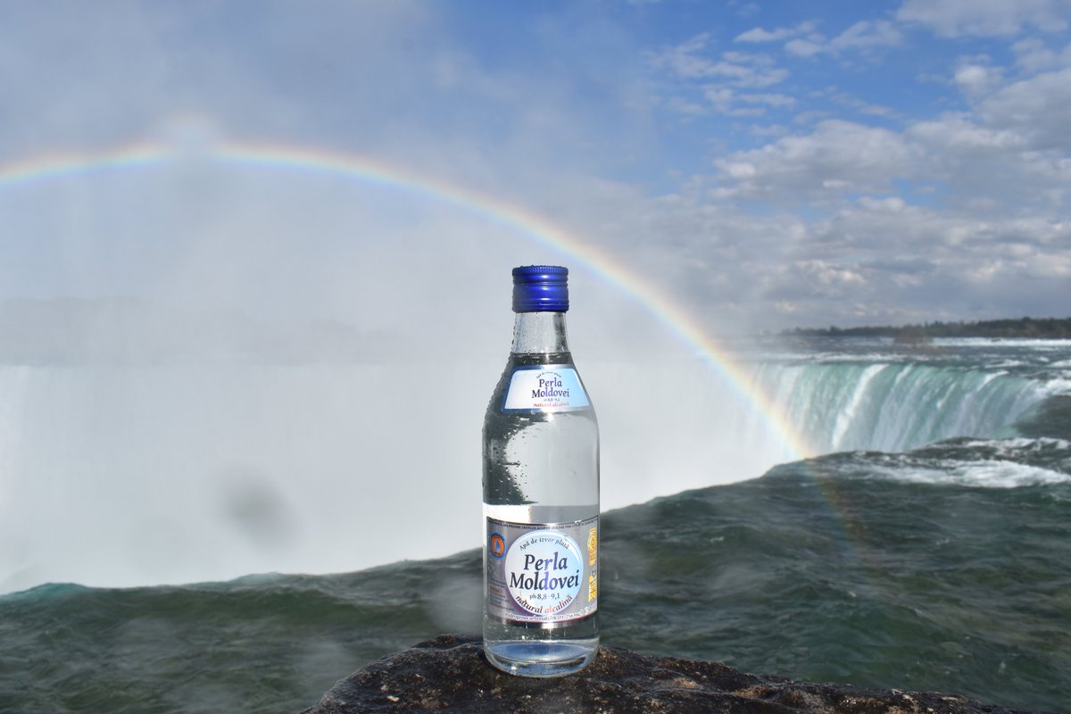 PerlaMoldovei's tweet photo. Perla Moldovei, în drum spre Fine Water Summit 2026.

Un moment la Niagara Falls, pe traseul către Montréal.
Apă, curcubeu, natură — și o poveste românească ce merge mai departe.
Din România, spre lume.

#PerlaMoldovei #FineWaterSummit2026 #FineWater #ApaNaturalaAlcalina https://t.co/voHZF8w1hF