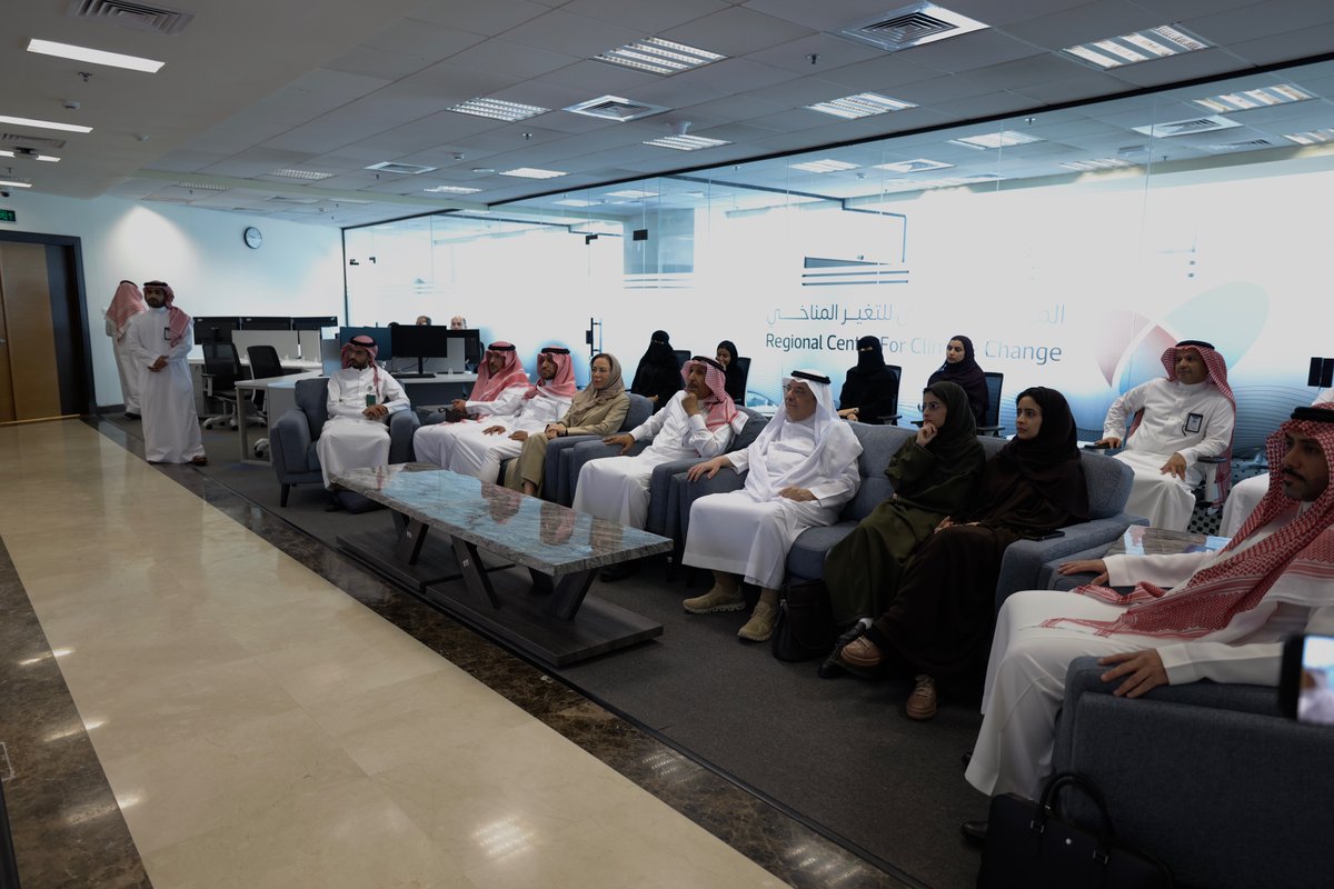 RCCCksa's tweet photo. استقبل #المركز_الإقليمي_للتغير_المناخي وفدًا من وكالة الاستدامة والتغير المناخي بـ @MoEnergy_Saudi، واللجنة الوطنية لآلية التنمية النظيفة @CDMDNA_KSA، و التي جرى خلالها استعراض القدرات البحثية والتقنية للمركز، و بحث سبل تعزيز التنسيق والتكامل المؤسسي في المجالات ذات الاهتمام المشترك؛ بما يدعم جهود المملكة في مجالات الاستدامة والعمل المناخي.