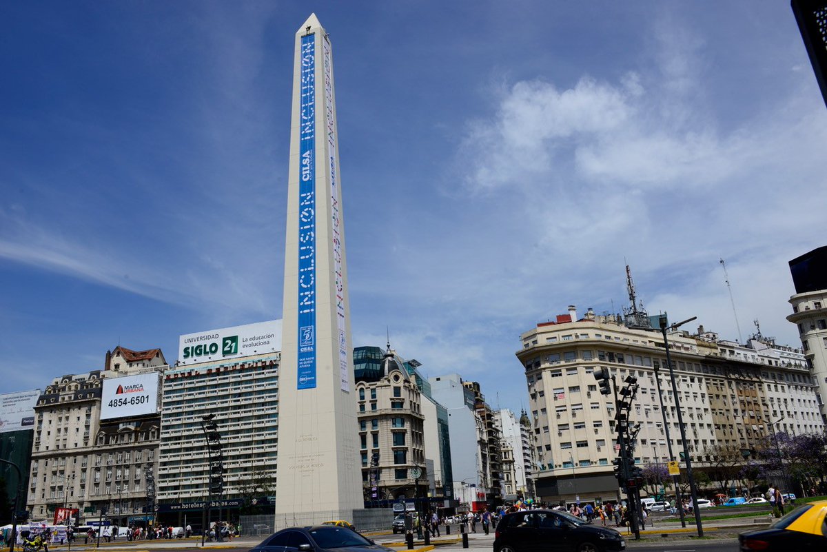 ZNVISION's tweet photo. En su 60° aniversario, la ONG @CILSAong  iluminará monumentos históricos de la Ciudad de Bs. As.  https://t.co/HUulcUU9ZV a través de @znvision https://t.co/QjLUclitLq