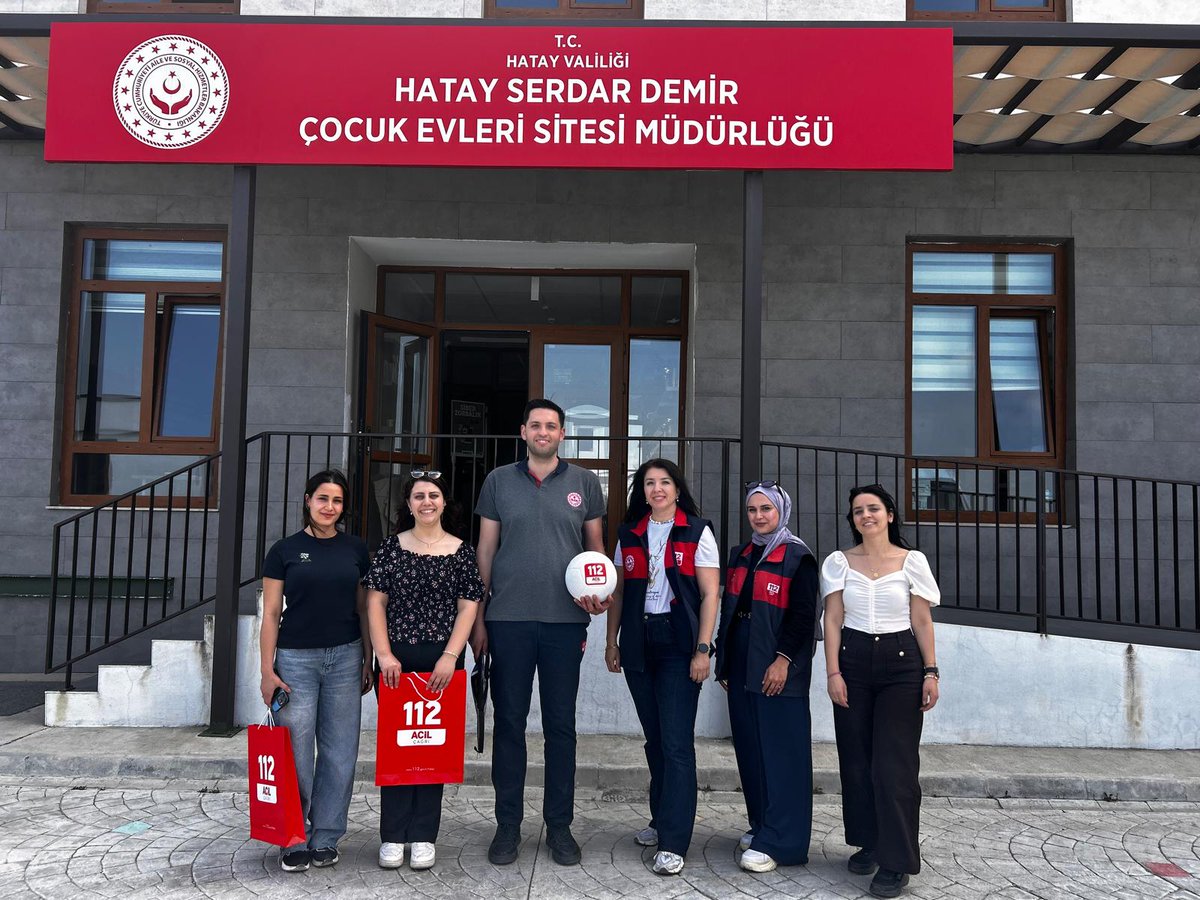 hatay112acm's tweet photo. Eğitim ve tanıtım faaliyetleri kapsamında, 112 farkındalığını her yaş grubuna yaymaya devam ediyoruz. 🇹🇷
​Bu çalışmalarımız doğrultusunda Hatay Serdar Demir Çocuk Evleri Sitesi Müdürlüğü'ndeki çocuklarımızla bir araya geldik.
https://t.co/8gNfe1PKhD https://t.co/M84W4zx57u