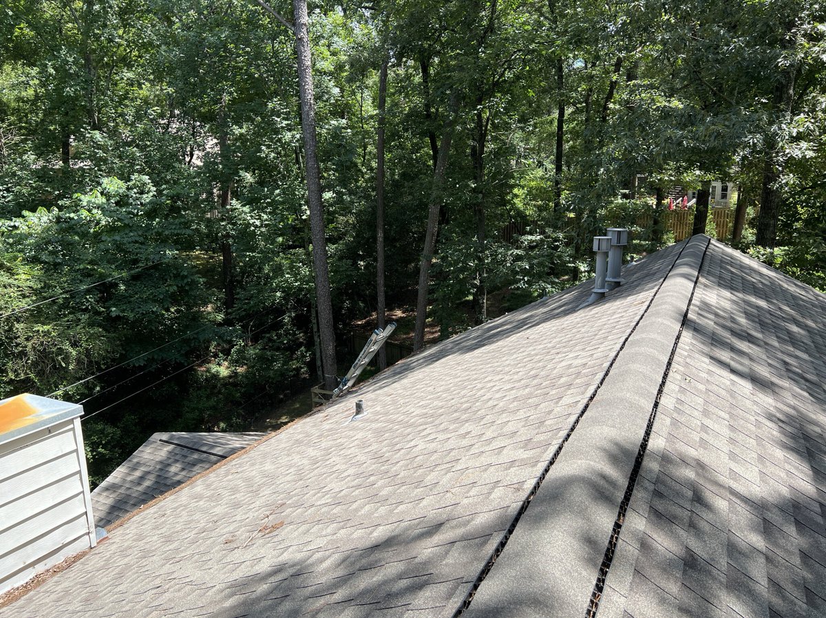 capstone1803's tweet photo. Today's roofing options go far beyond basic coverage. Our team will walk you through modern materials like architectural shingles and metal roofing so you can find the perfect fit for your home. Contact Capstone Roofing now.  
#RoofReplacement #NewRoof #RoofingServices https://t.co/aiYNK7VhXB