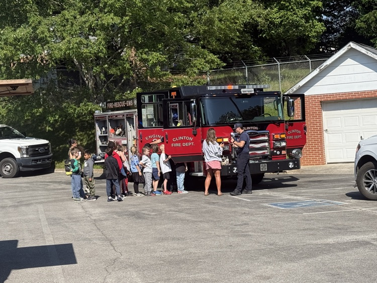 ClintonCity_CCS's tweet photo. Each school participated in Career on Wheels this year! We greatly appreciate all the community partners who came and taught our students about their career field! https://t.co/ZlNjgnXF0f