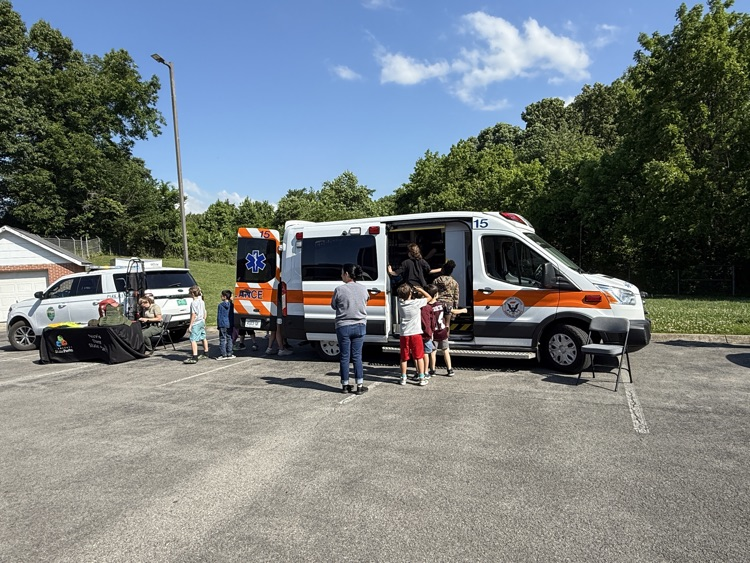 ClintonCity_CCS's tweet photo. Each school participated in Career on Wheels this year! We greatly appreciate all the community partners who came and taught our students about their career field! https://t.co/ZlNjgnXF0f