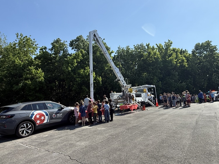 ClintonCity_CCS's tweet photo. Each school participated in Career on Wheels this year! We greatly appreciate all the community partners who came and taught our students about their career field! https://t.co/ZlNjgnXF0f