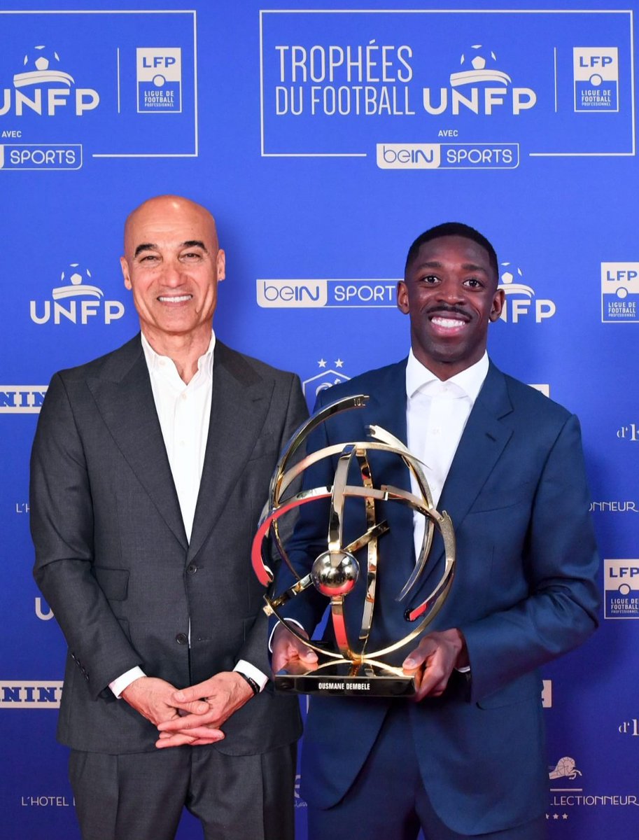 GRKGallery's tweet photo. MEILLEUR JOUEUR DE LIGUE 1 - Trophées réalisés par l'artiste GHASS @GhassRouzkhosh
👉 OUSMANE DEMBÉLÉ 
Depuis une décennie, ces trophées ne sont pas de simples distinctions. Ils sont devenus de véritables #œuvres d’art, incarnant la rencontre rare entre deux univers d’excellence. https://t.co/Yev0r1Wicn