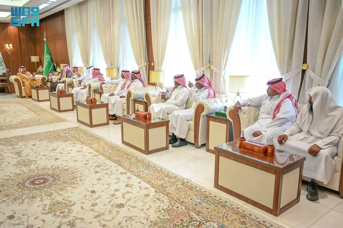 SPAregions's tweet photo. أمير حائل يستقبل رئيس مجلس إدارة جمعية الخدمات الرياضية ونادي هايكنج فدك بمحافظة الحائط.
https://t.co/I9uxODUAbt
#واس https://t.co/GJ8WSfwXM1