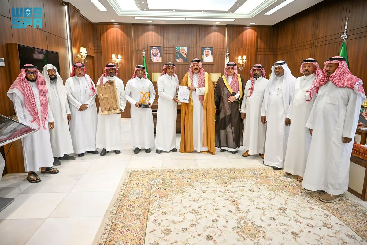 SPAregions's tweet photo. أمير حائل يستقبل رئيس مجلس إدارة جمعية الخدمات الرياضية ونادي هايكنج فدك بمحافظة الحائط.
https://t.co/I9uxODUAbt
#واس https://t.co/GJ8WSfwXM1