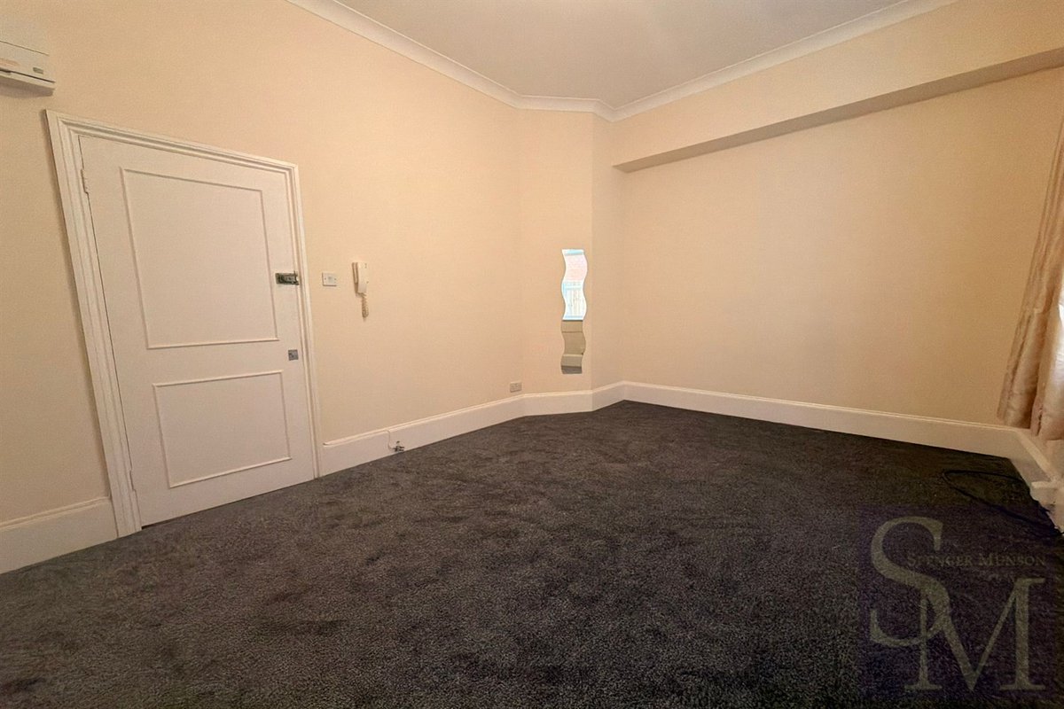 munsonsr's tweet photo. #property #rent #Wanstead LETTING - AVAILABLE NOW! - Hermon Hill, Wanstead - £850pcm ** STUDIO APARTMENT CLOSE TO WANSTEAD HIGH STREET ** SUITABLE FOR A SINGLE PERSON ** WATER BILLS INCLUDED ** EPC RATING: E ** COUNCIL TAX BAND A ** DEPOSIT: £980.76
https://t.co/1zRgllOzUD https://t.co/UeJPmgqGwi