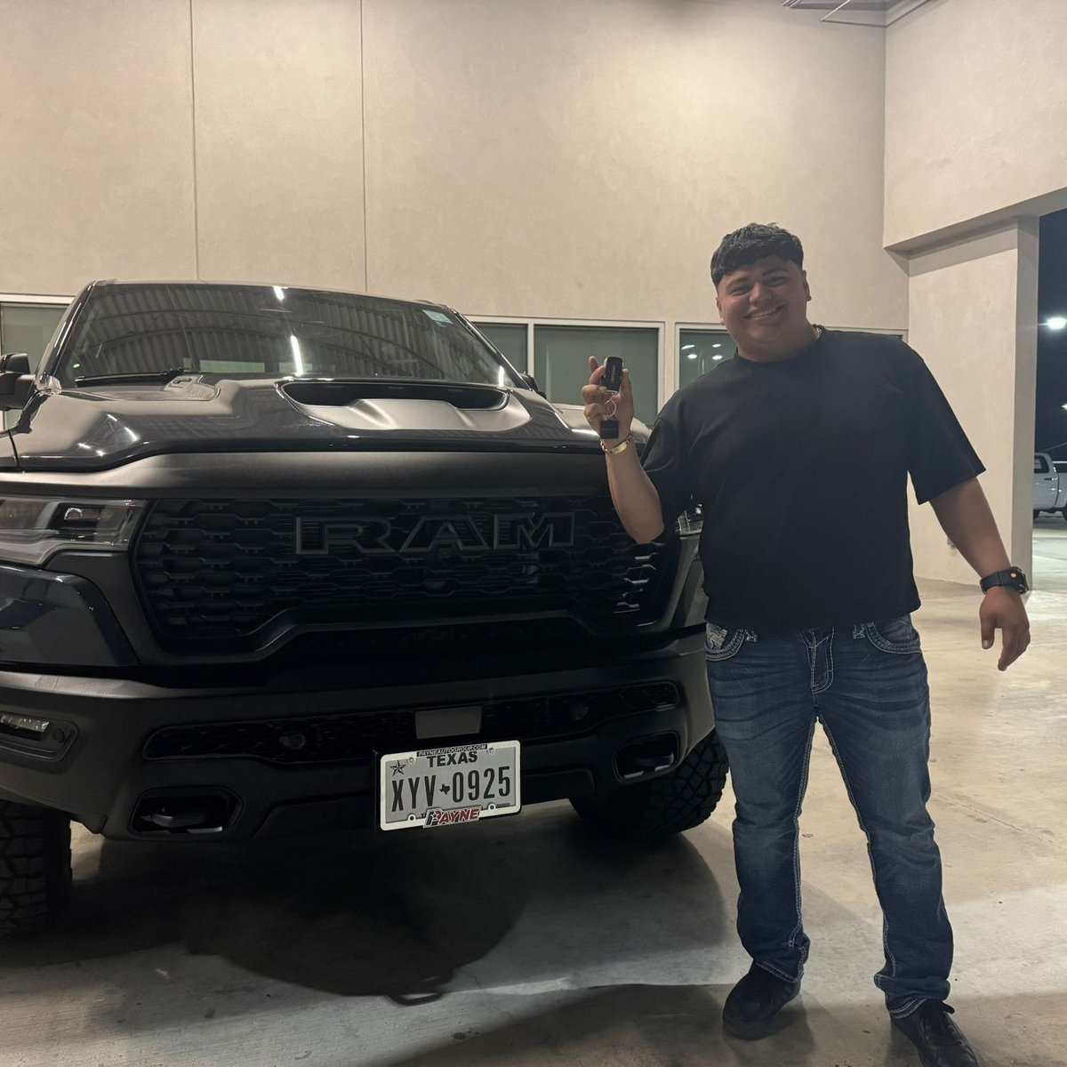 payne_edinburg's tweet photo. Congrats to Mr. Hernandez on his new 2026 RAM RHO! 🎉🛻🔥
Welcome to the Payne family 🙌
G. Lopez helped make it happen 💪
Browse our inventory👉 https://t.co/UDZJpqHNql
#RAMRHO #TruckLife #PayneEdinburg https://t.co/Mc0wKqaMpz