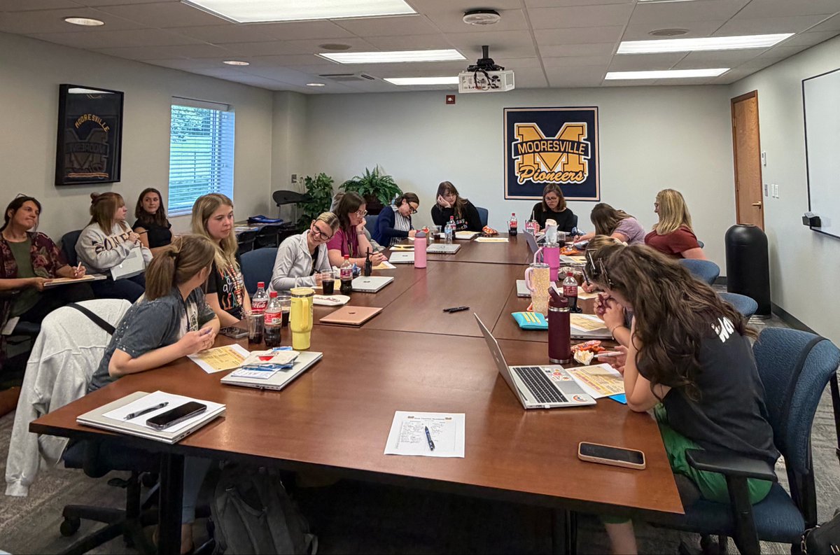 MsvlCIA's tweet photo. This has been a fantastic year for New Teacher Academy! It warmed my heart to hear all of the positive reflections shared at our last meeting. We have such great people working with our students each day! @MrsvlPioneers https://t.co/znoD53ZKbS