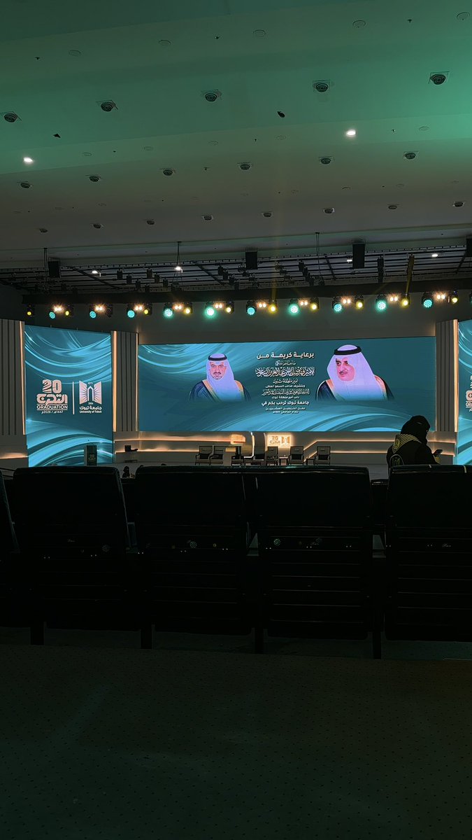 Alifeb45's tweet photo. أما أنا اليوم في ضوء شمسٍ جديدة 

    Attention world: the Queen is graduating 🎓💕💕💕💕💕💕💕 https://t.co/vbJaVGCkEr