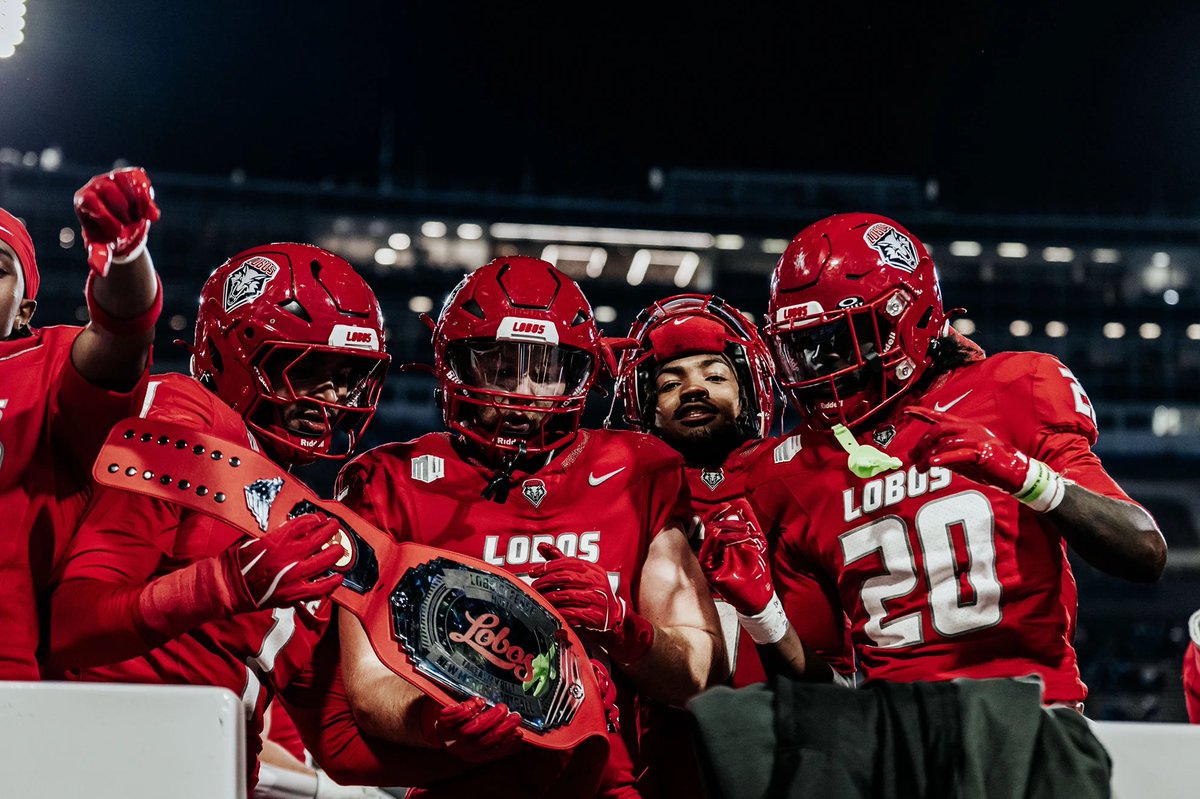 TaueliSion14666's tweet photo. I am beyond blessed and grateful to receive another D1 offer from @UNMLOBOS!! #AGTG 
@LoniFangupo @coachCamngaue @Jackrabbits2026 @MesaHSathletics @Mesa_FB @BrandonHuffman @therealbeadle @JUSTCHILLY https://t.co/nDHMLEkngl