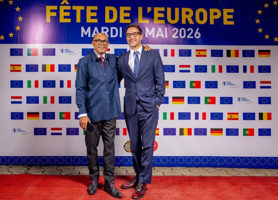 AmbSuisseCI's tweet photo. Happy #EuropeDay 🎈

Merci à @IrchadR et à tous les collègues des Ambassades de l’#UE en Côte d’Ivoire 🇨🇮 pour leur amitié et l’excellente collaboration au quotidien 🙏

Nous sommes bien #plusquedesvoisins 🇪🇺🤝🇨🇭

@UEenCI #MoreThanNeighbours https://t.co/q4h2NuvTyo