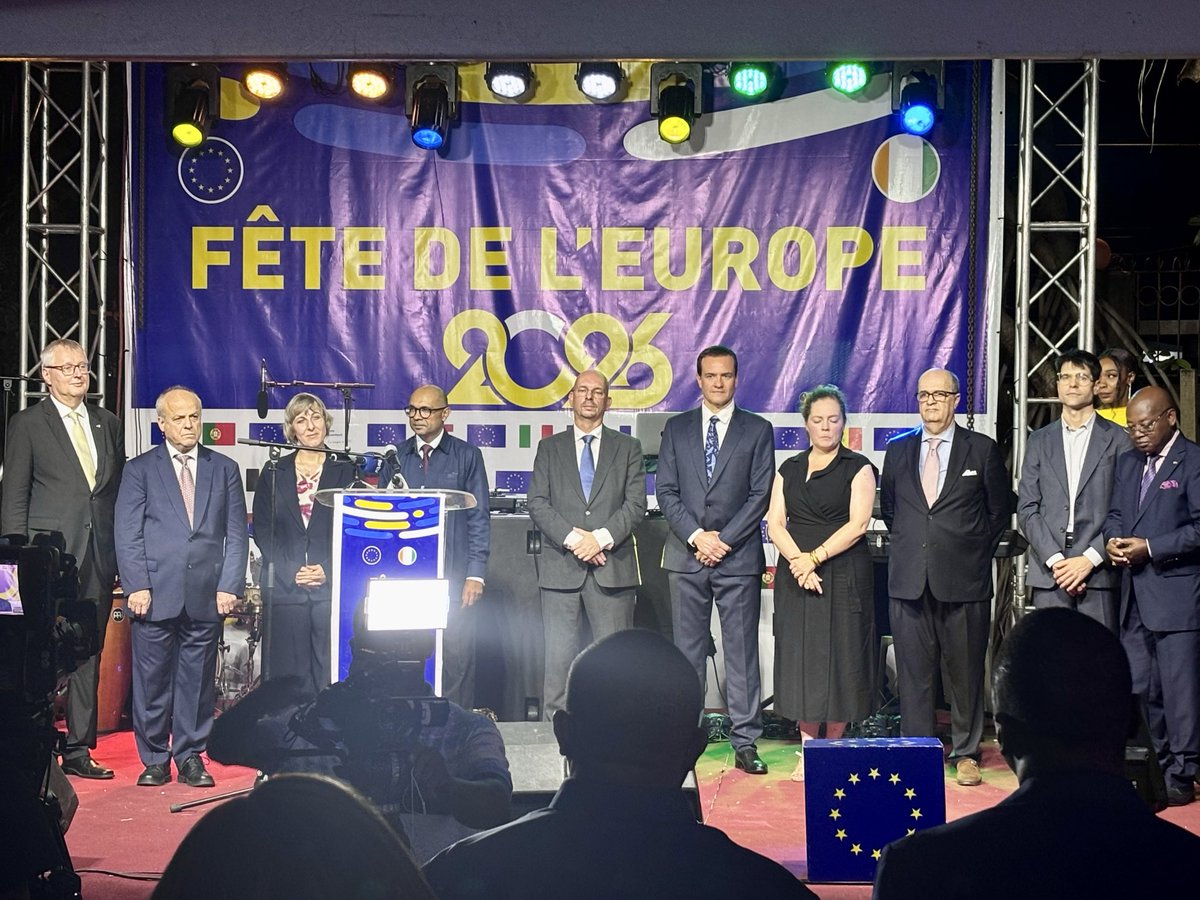 AmbSuisseCI's tweet photo. Happy #EuropeDay 🎈

Merci à @IrchadR et à tous les collègues des Ambassades de l’#UE en Côte d’Ivoire 🇨🇮 pour leur amitié et l’excellente collaboration au quotidien 🙏

Nous sommes bien #plusquedesvoisins 🇪🇺🤝🇨🇭

@UEenCI #MoreThanNeighbours https://t.co/q4h2NuvTyo