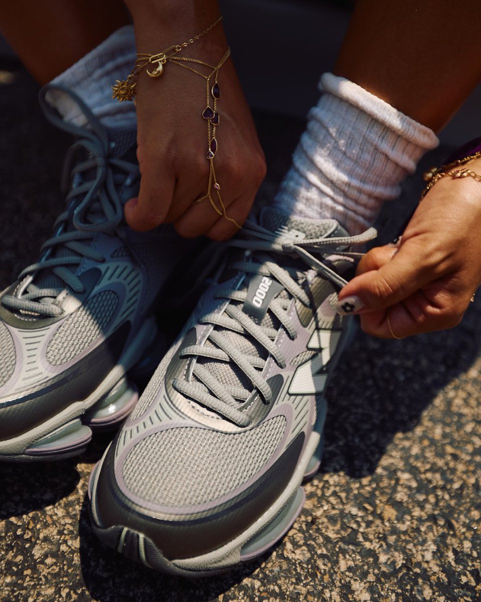 Foot Locker tweet media