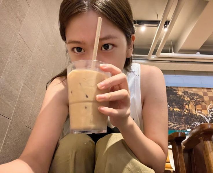 bloodyaxxe's tweet photo. #jeyuding ivonne&mikha
part timer barista n mas-mas yg dateng mulu tiap jatah shift barista ini https://t.co/NiXJ7CuAyb