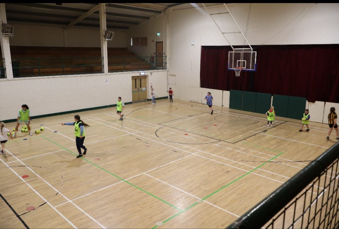 devlins48's tweet photo. Delighted to have been involved in the Healthy Streets Inclusion programme in conjunction with @kilkennycoco &amp; Newpark Community over the past few weeks having loads of Fun &amp; keeping Active 👏@LeinsterBranch @KilkennyRFC @KilkennySport #neverlessthaneverything 🏉👍 https://t.co/qLN6kc4Nw1