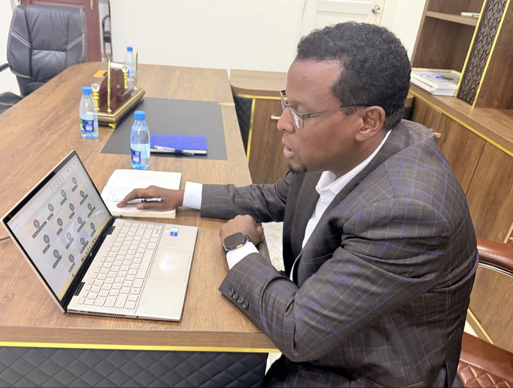 BaidoaMunicip's tweet photo. Today, a virtual meeting chaired by the Mayor of Baidoa District was held and organized by the Ministry of Disaster Management of Somalia. 
The meeting brought together various humanitarian agencies and development partners working in Baidoa District. https://t.co/DbXLuoEKi6