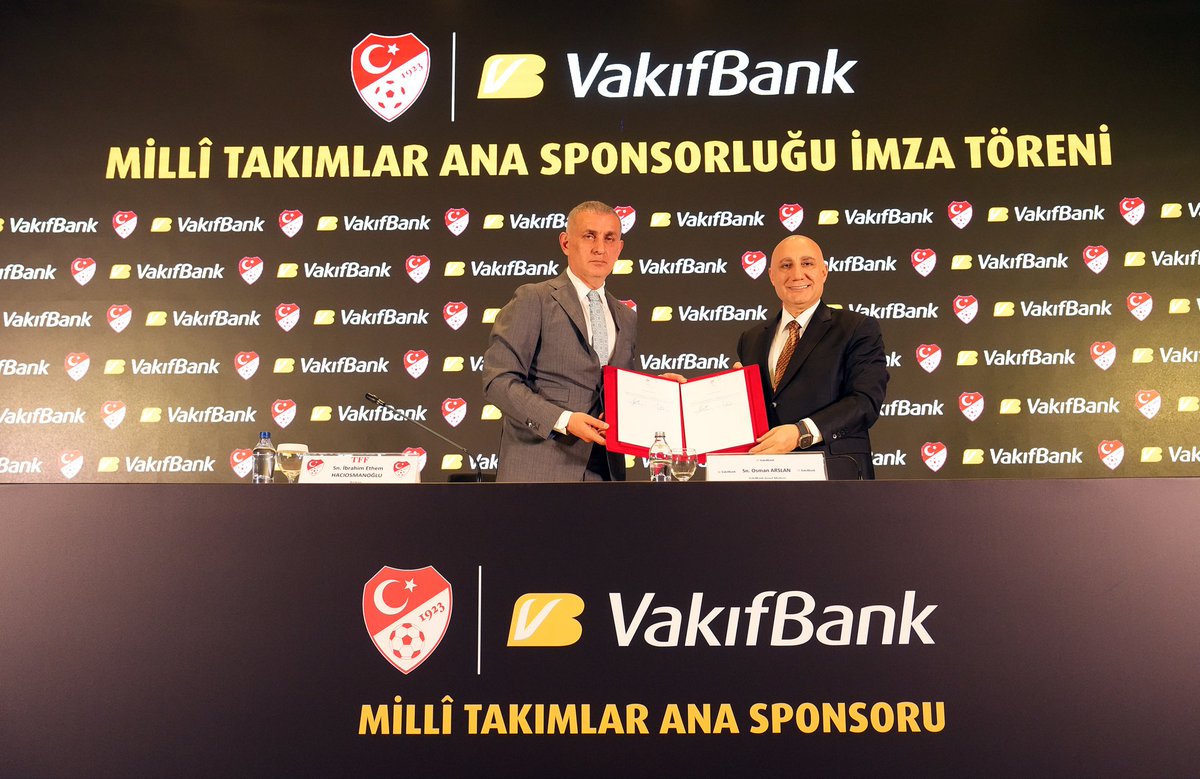 VakifBank's tweet photo. VakıfBank olarak Futbol Millî Takımlarımıza ana sponsor olmanın gururunu yaşıyoruz.

Türkiye Futbol Federasyonu ile imzaladığımız sözleşme ile Kadın ve Erkek Futbol Millî Takımlarımıza ana sponsor olarak spor alanında topluma değer katmaya ve desteğimizi büyütmeye devam ediyoruz. https://t.co/C0EDYvzFBo