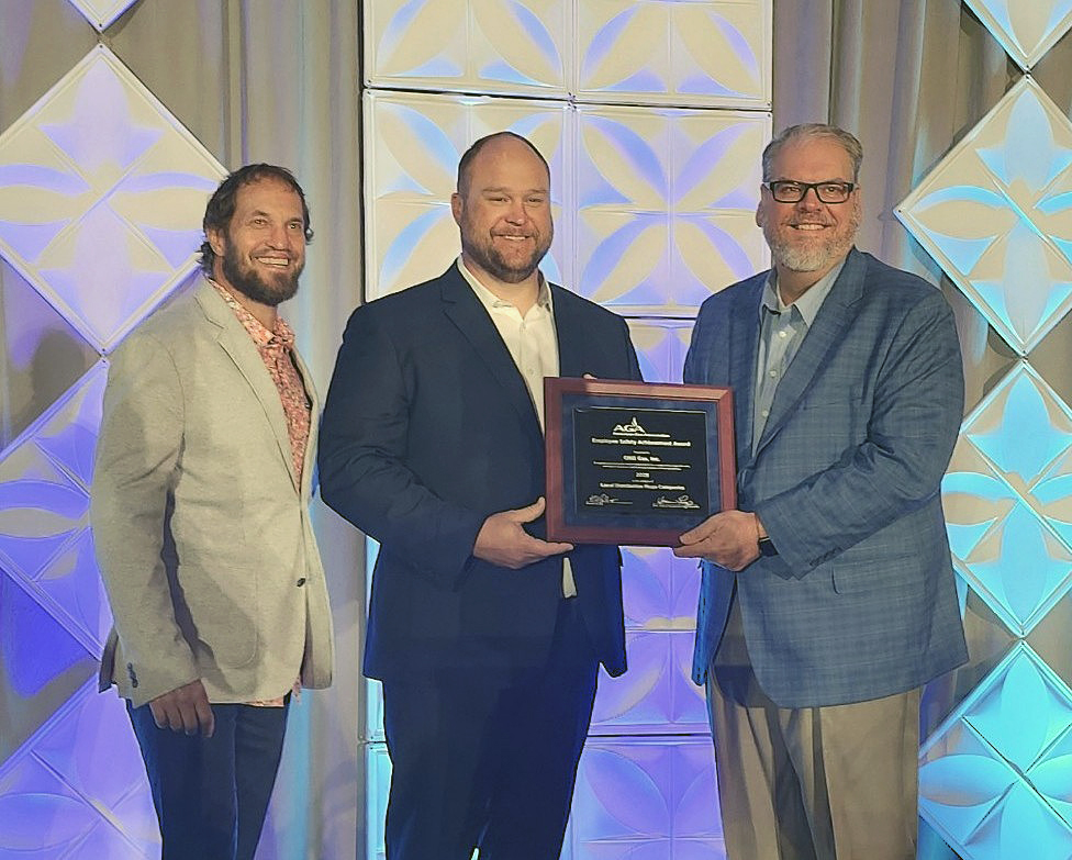 KansasGas's tweet photo. ONE Gas, our parent company, was named among the nation's safest natural gas companies by the American Gas Association for the 9th consecutive year! Thank you to all our co-workers for their hard work and dedication to safety, our first Core Value.  https://t.co/hRNPvPcF6U https://t.co/WaKjDhuewi