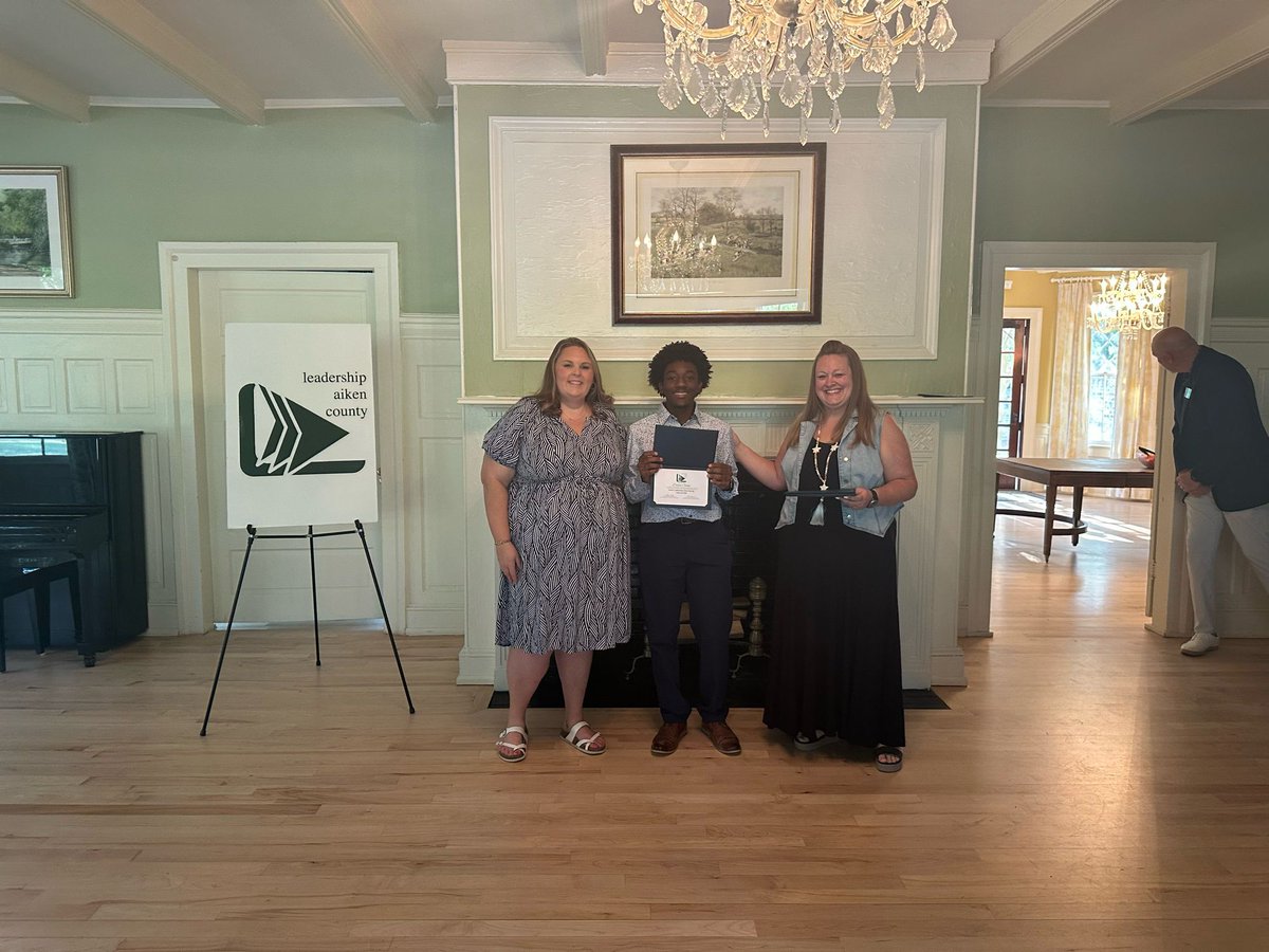 LeadershipAiken's tweet photo. 🎓 Congratulations, Junior Leadership Aiken County Class of 2026!

We are proud to celebrate this incredible group of students who recently graduated from JLAC!

🌟 The future is bright with these young leaders!

#JLAC #JuniorLeadershipAikenCounty https://t.co/8tp9JOH9FV