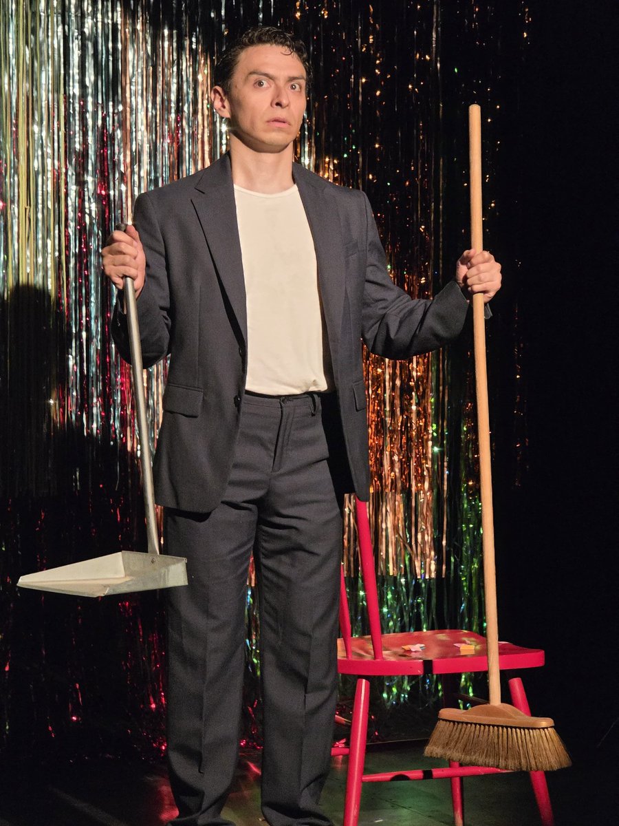 unpluggednewsmx's tweet photo. "Nada Extraordinario" llega al Foro La Gruta del Centro Cultural Helénico 🎭.

No te pierdas este introspectivo y divertido monólogo musical que cuestiona "la perfección".

📍Foro La Gruta - Centro Cultural Helénico
📆 Funciones:
Lunes a las 20:00 h
🕜 Hasta el 22 de junio https://t.co/GDmkyzFIch