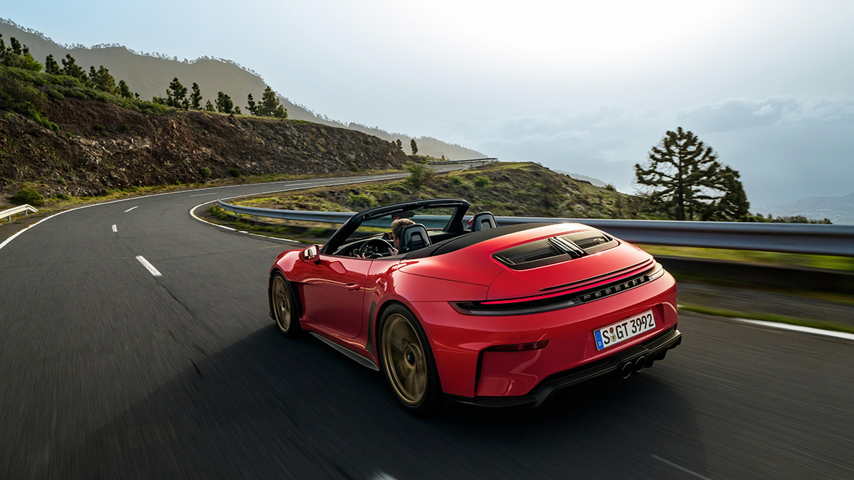 DrivenMotoring's tweet photo. The new Porsche 911 GT3 S/C asks a dangerous question:

What if the best GT3 is not the most hardcore one?

9,000 rpm. Manual gearbox. No fixed roof.

Purists may argue. Everyone else will probably want one.

🔗 https://t.co/hBXC3fsQMG

#Driven #PorscheGT3

@Porsche https://t.co/fDAEDKLSfN