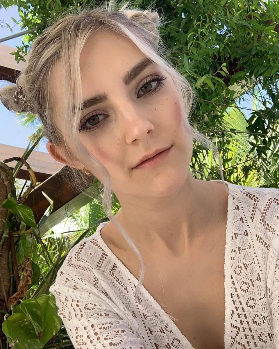 Rose Evelin tweet media