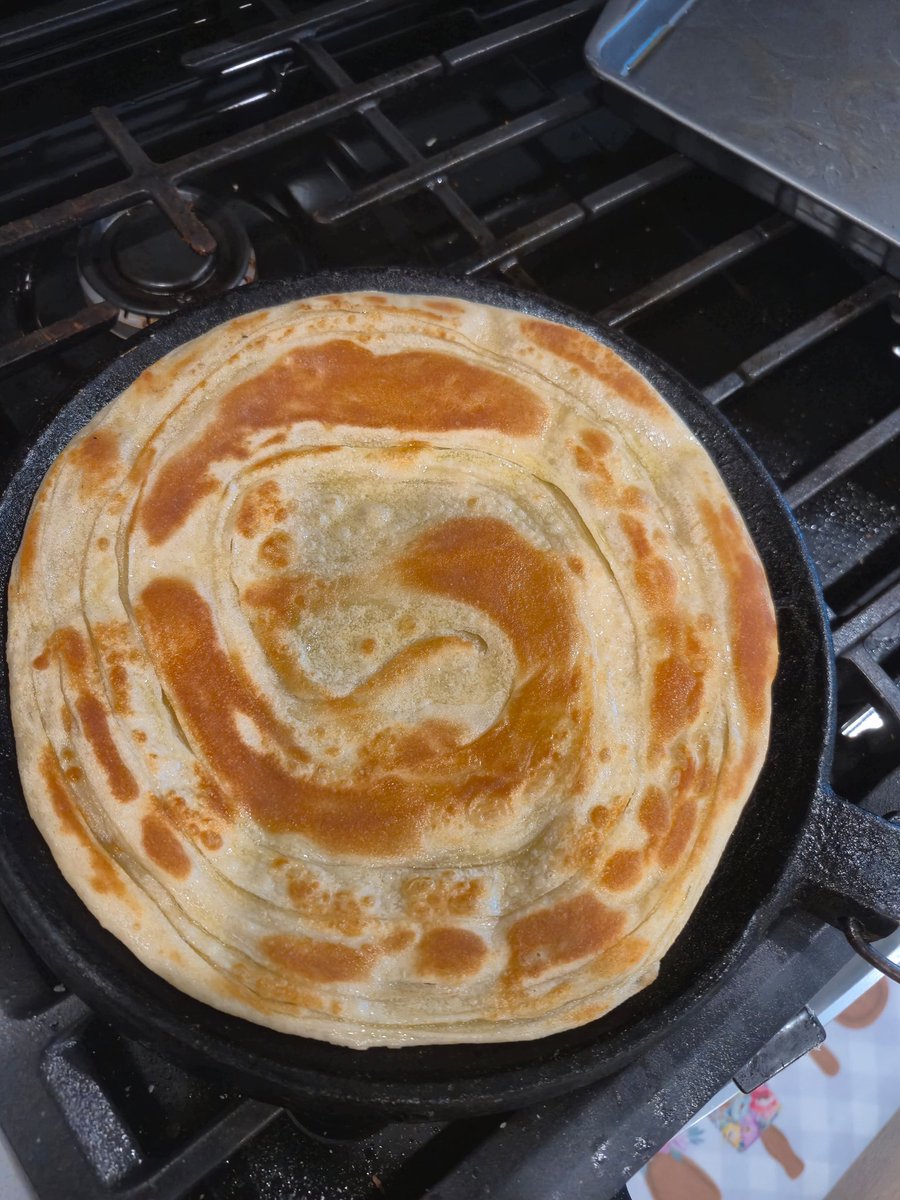 chapatimistress's tweet photo. My work, their hands. 🇺🇸🙌 Check out these beautiful results from my students over in the USA. Distance is no barrier to mastering the craft!
#ProudTeacher #Doughlicious #GlobalKitchen #Chapatis https://t.co/aA5AQ6Zo8P