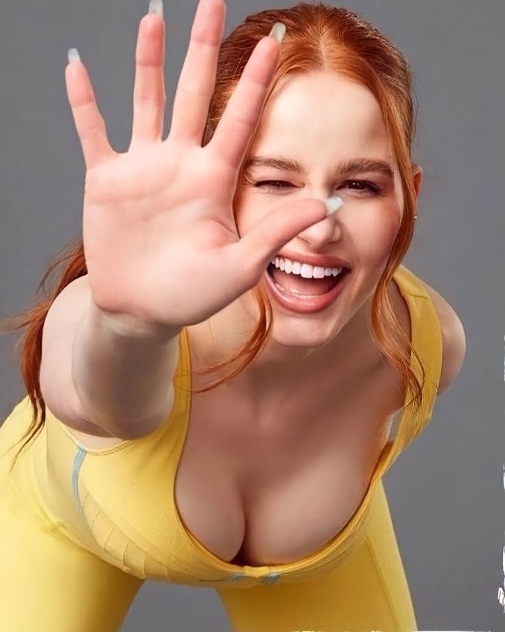 𝘾𝙚𝙡𝙚𝙗𝙨 𝙂𝙖𝙡𝙡𝙚𝙧𝙮 tweet media