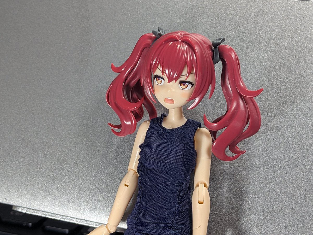 nybb's tweet photo. ダイソーのアームカバーを使って、チクチクと裁縫中。
もう一息な気はするのだが…
#創彩少女庭園 https://t.co/WqLjcN1oH6