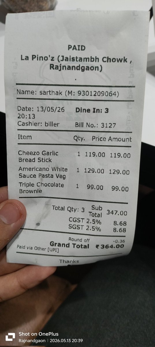 tiwari100104's tweet photo. @LaPinozPizzaInd I then asked the staff to cancel the previous order and accept it through zomato so I can save 50Rs which seems insignificant but not to a student living far from home like me. But they refused sighting company policies. Please take a note https://t.co/5YHp2S1QmZ