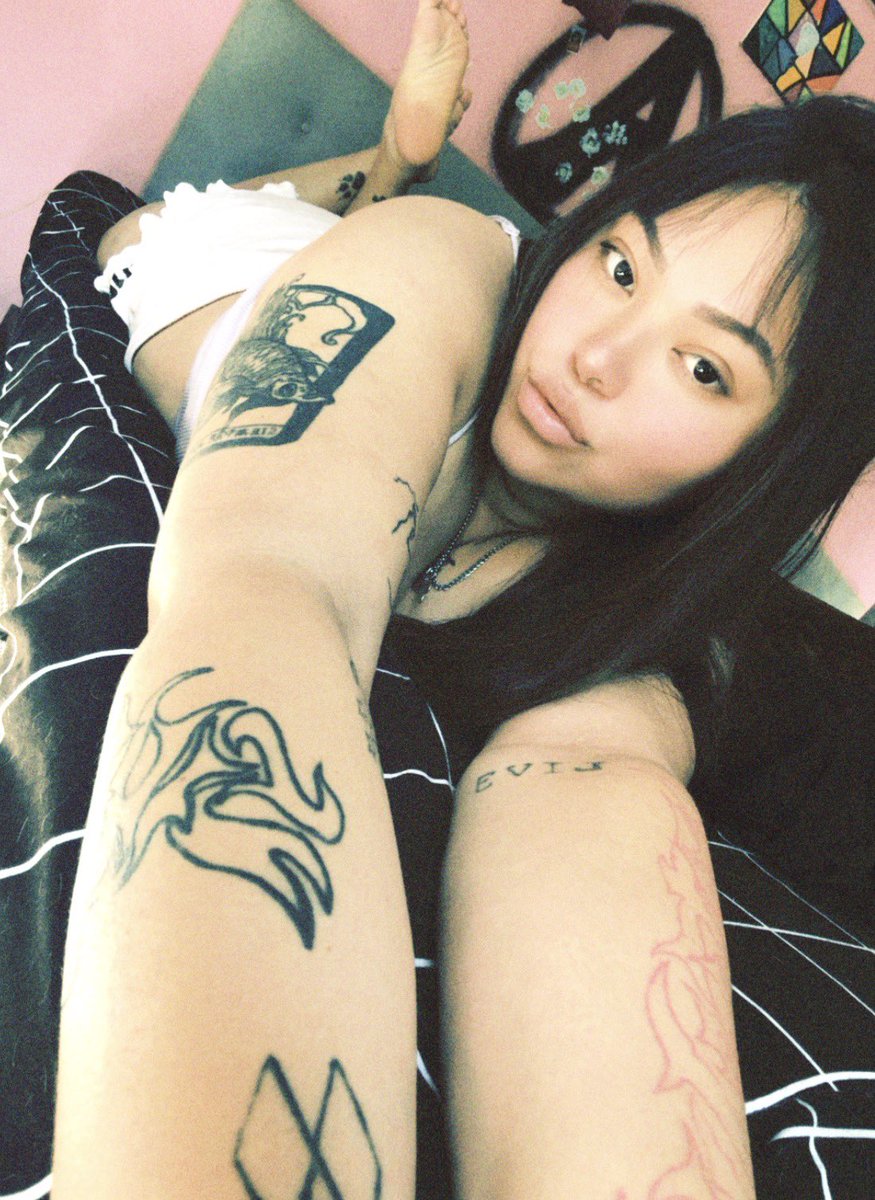 chapiearmy's tweet photo. MG si te gustan los pies RT si me los lamerias https://t.co/raFblvRbge