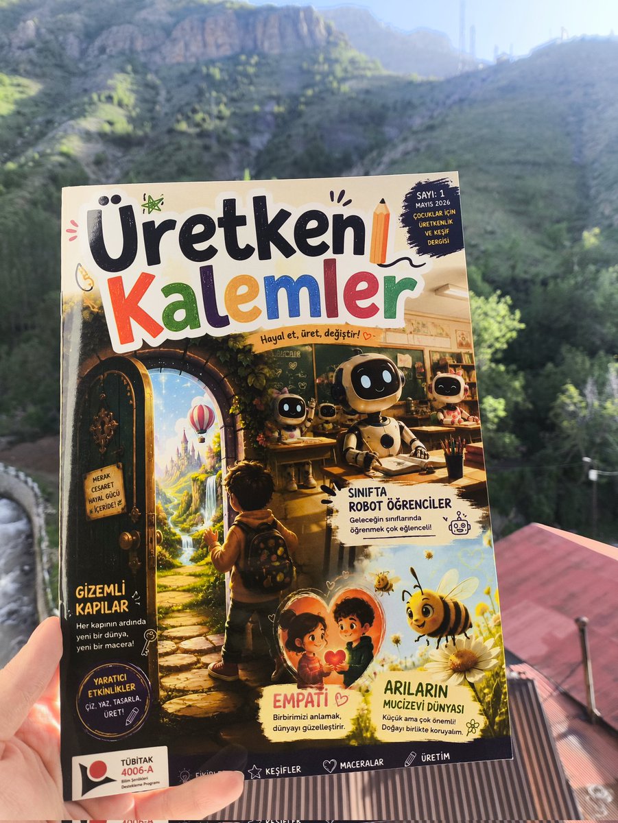 azafery's tweet photo. 5. sınıfa giden minik yazarlarımla güzel bir işe kalkıştık. Yazarlık ve ve Yazma Becerileri dersi kapsamında dergi çıkarmayı planlamıştık ve sonunda bunu TÜBİTAK projesine çevirmeye karar verdik. Bugün dergimizin ilk sayısı baskıya kavuştu.
Minik yazarlarım, muhteşemsinizzz 🥳 https://t.co/qc1y37jV6u