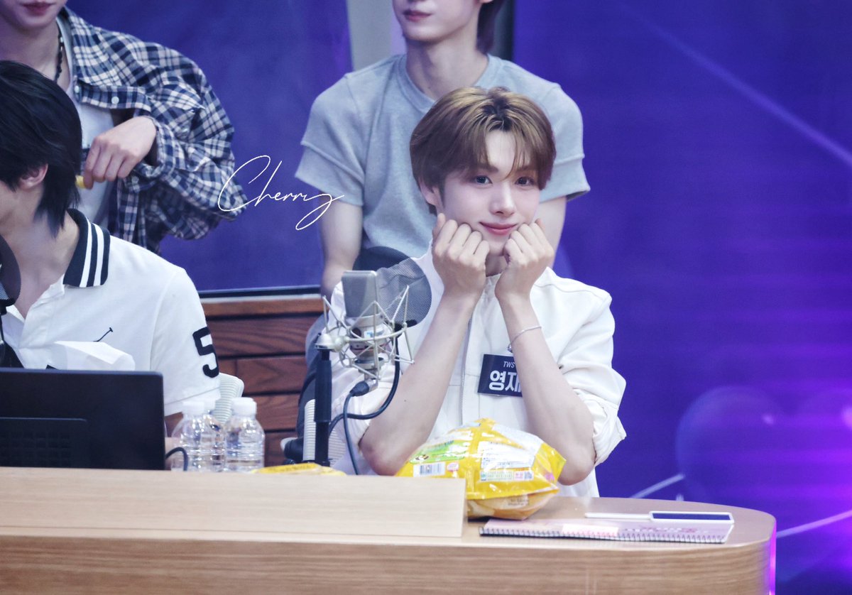 ZiXuan45404's tweet photo. 영재260513|idol radio
#tws #영재 https://t.co/M8surYPnKg