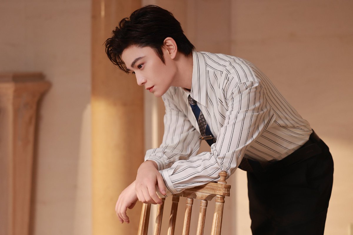 dingyuxibrasil's tweet photo. [📸] 13.05.26 | Atualização do estúdio de #DingYuxi no Weibo com novas fotos nos bastidores da VERSACE.

#ติงอวี่ซี #DingYuxi #丁禹兮 #정우혜 https://t.co/M0zQ7F7vWJ