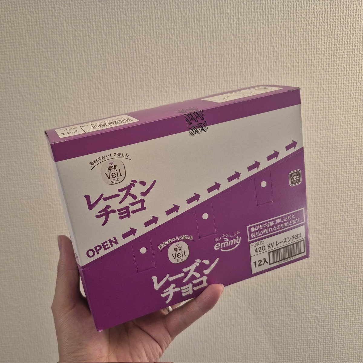 Stig3221's tweet photo. 誕プレでもらった！！
レーズンチョコ箱買い✨️ https://t.co/veOnuxwZgH