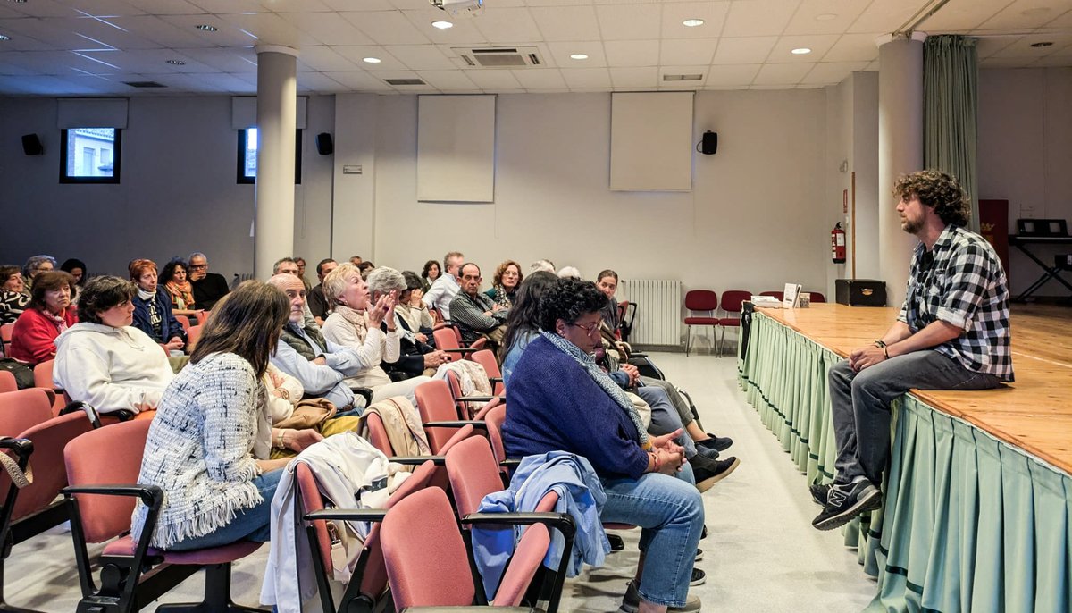 Rober_Astorgano's tweet photo. TALLER DIDÁCTICO Mujeres de negro; conociendo a nuestros antepasados, para los alumnos del Instituto de Mendavia, #Navarra y PROYECCIÓN de la película #LasMujeresDeNegro.
Muchísimas gracias al Ayto. de Mendavia y a la Asociación de Memoria 1936.
GRACIAS MENDAVIA!
#cine #taller https://t.co/M2xTAzrYH6
