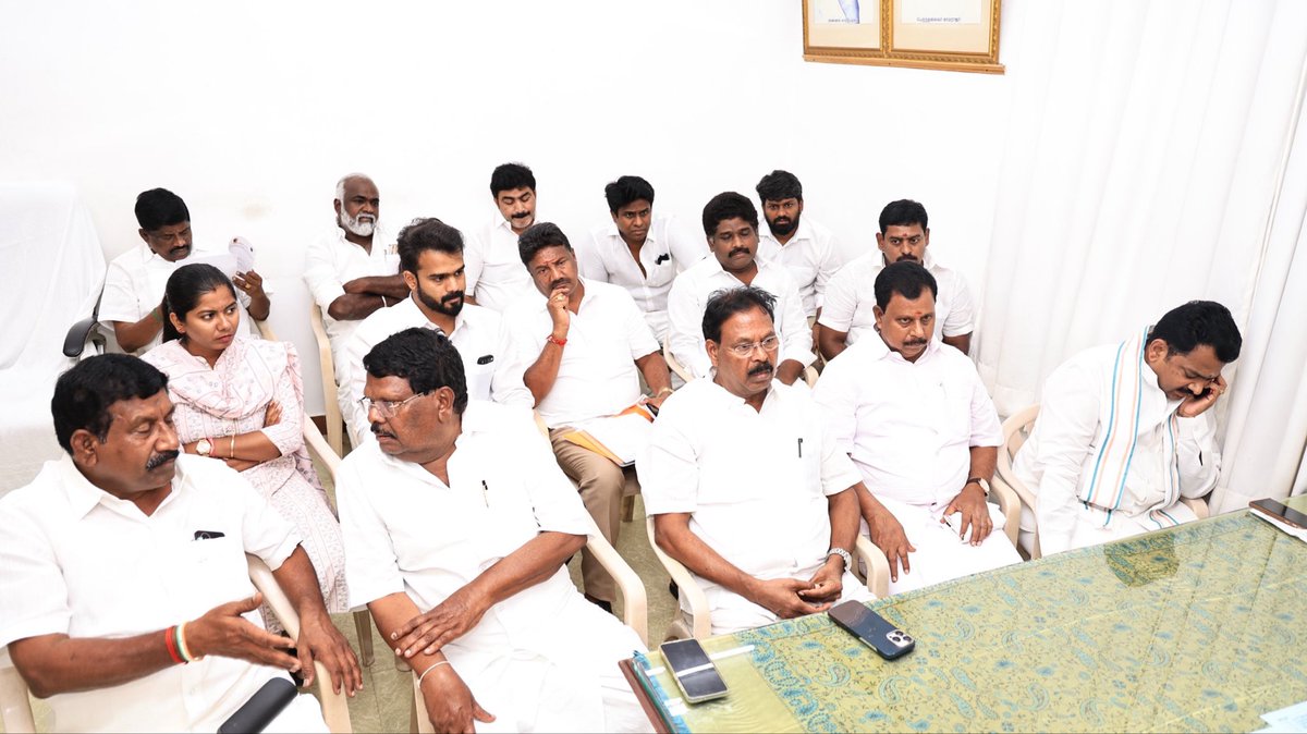 INCTamilNadu's tweet photo. தமிழ்நாடு காங்கிரஸ் கமிட்டி தலைவர் திரு @SPK_TNCC அகில இந்திய காங்கிரஸ் தமிழ்நாடு மேலிடப் பொறுப்பாளர் திரு @girishgoaINC அகில இந்திய காங்கிரஸ் செயலாளர் திரு @nivedithalva ஆகியோர் தலைமையில், காங்கிரஸ் சட்டமன்ற வேட்பாளர்களுடன் ஆலோசனைக் கூட்டம் சென்னை சத்தியமூர்த்தி பவனில் நடைபெற்றது.