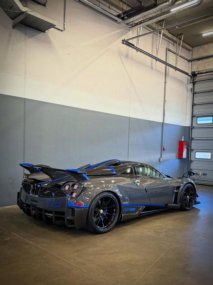 TheAutoHub's tweet photo. Pagani Huayra https://t.co/84jkBoOQwY