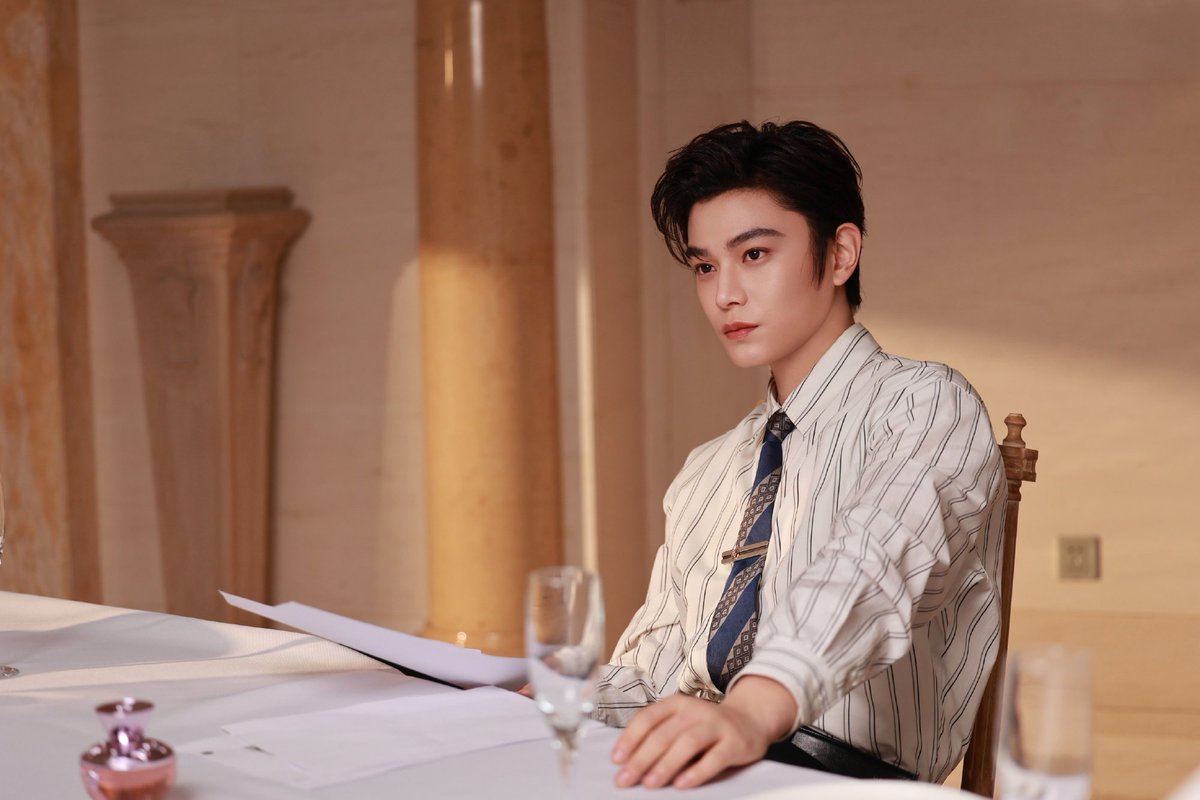 dingyuxibrasil's tweet photo. [📸] 13.05.26 | Atualização do estúdio de #DingYuxi no Weibo com novas fotos nos bastidores da VERSACE.
(2/2)

#ติงอวี่ซี #DingYuxi #丁禹兮 #정우혜 https://t.co/HIrPm8xMYq