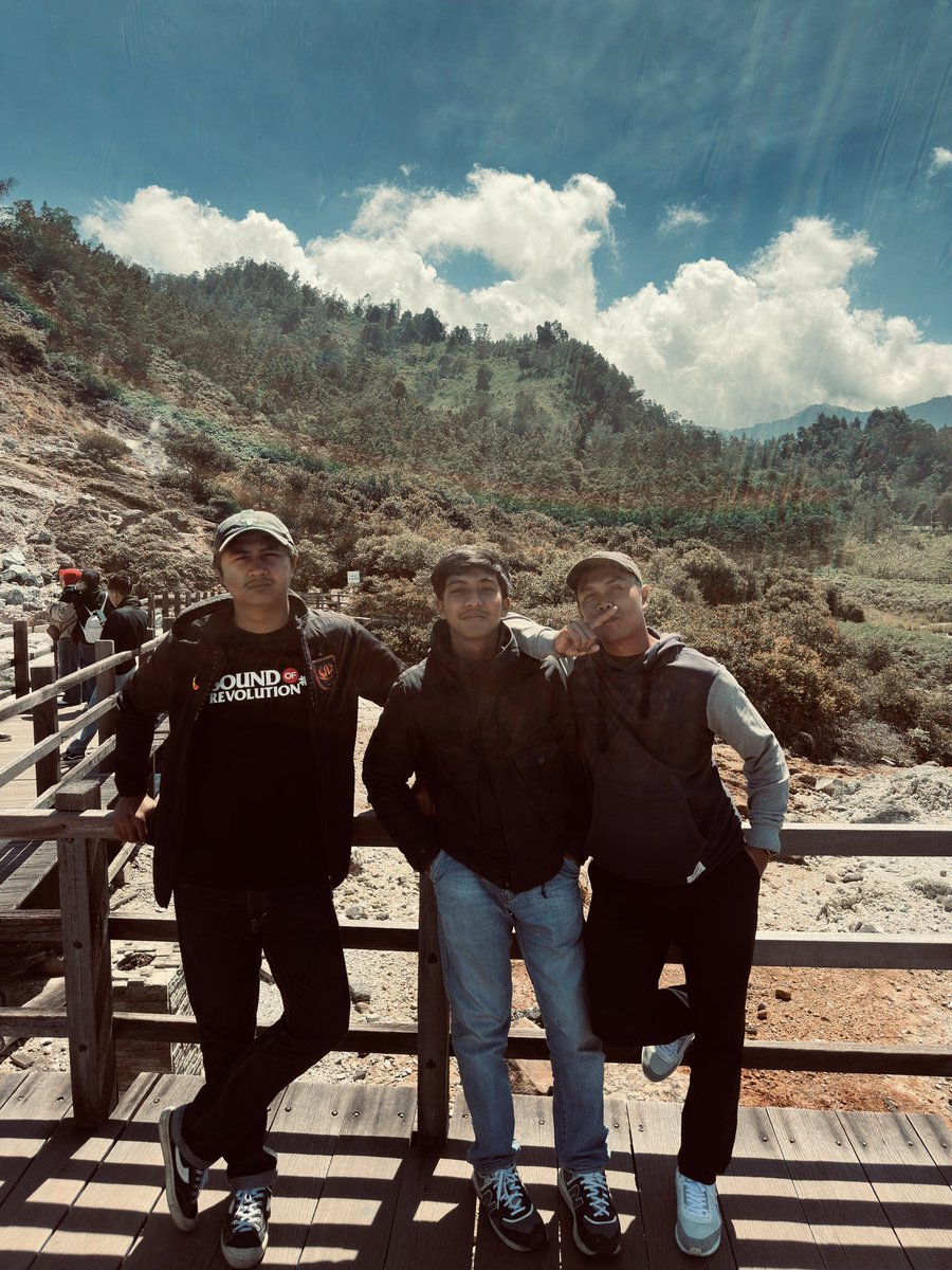 satt_ois's tweet photo. Orang senang 🖐🏻 https://t.co/rvnruRxKL3